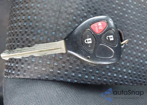 2010 Toyota Matrix z USA, uszkodzony, nr VIN 2T1KU4EE3AC380984